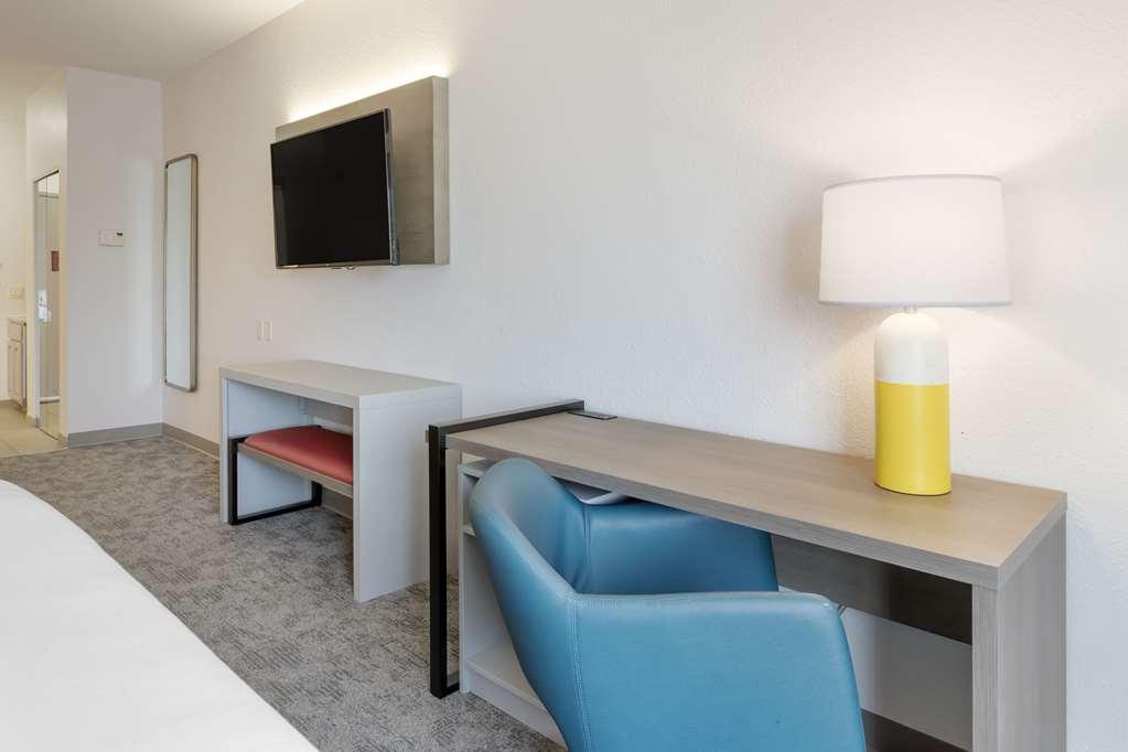 Comfort Inn & Suites Davenport - Quad Cities Room photo